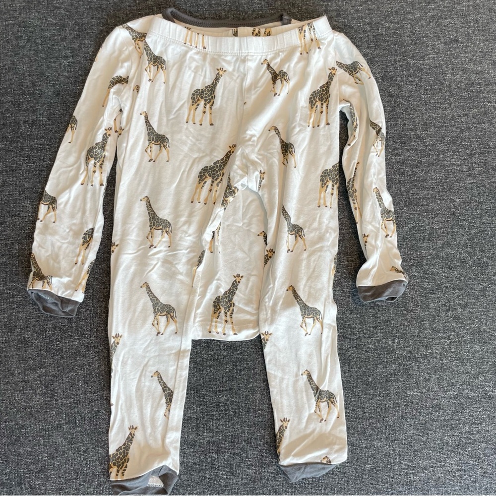 Kyte Baby Giraffe Pajama Set